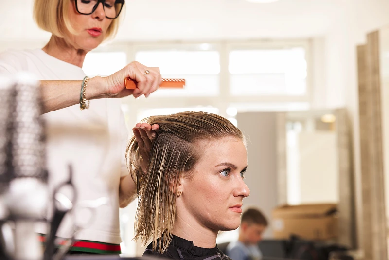 haarstudio-sabine-haare-schneiden-und-stylen